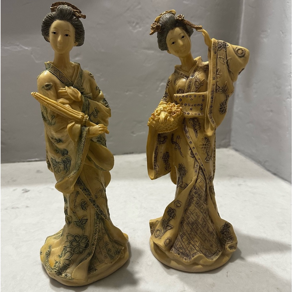 Set of 2 Vintage Kenton Hand Carved Resin Japanese Geisha Figurine Kimono Robe